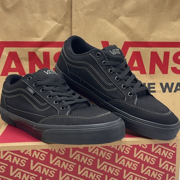 Vans Men’s Bearcat (Canvas) Black/Black
VN000DT2186
Sneakers - Picture 4 of 16